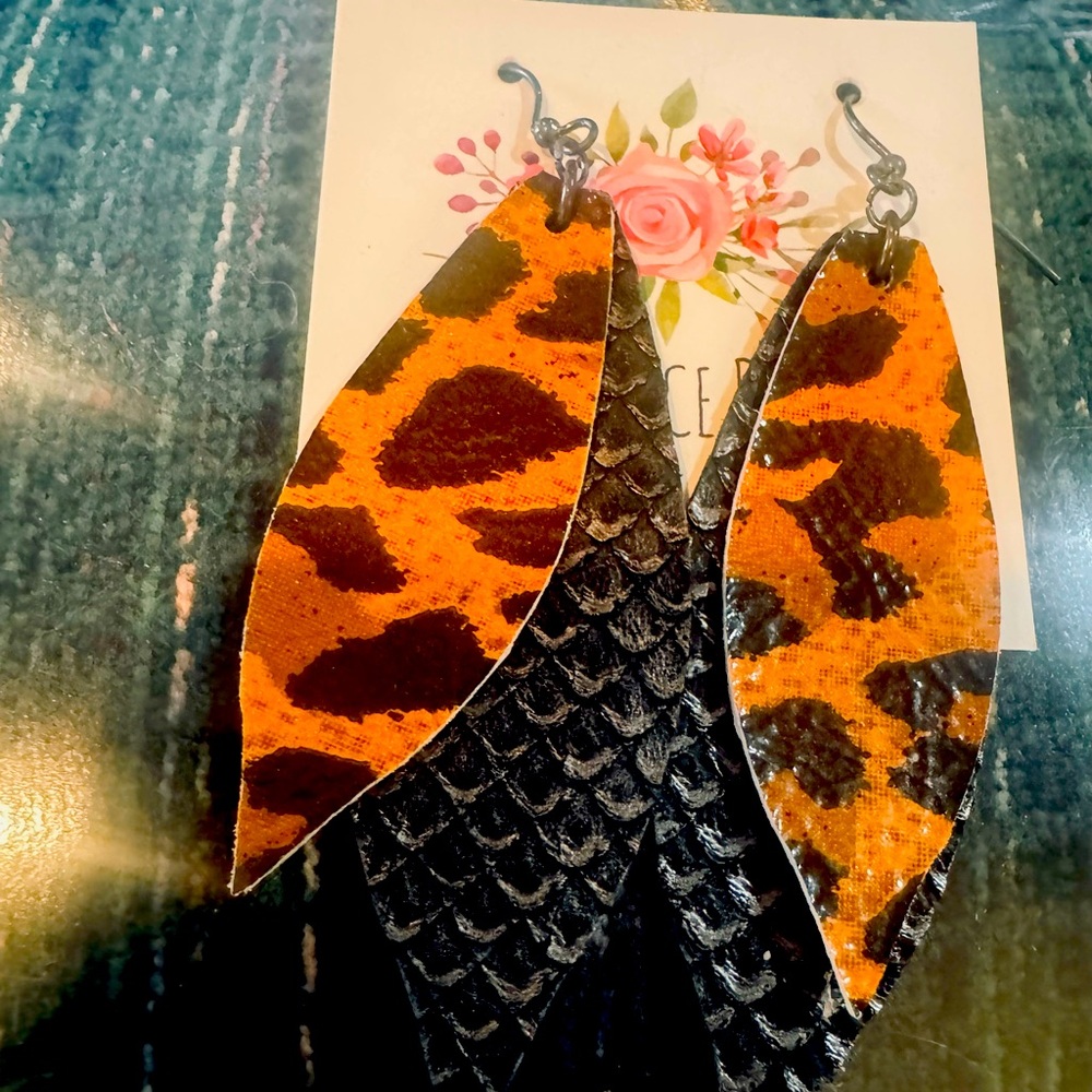 - Averee Grace Designs Leather earrings in black and leopard print NWT